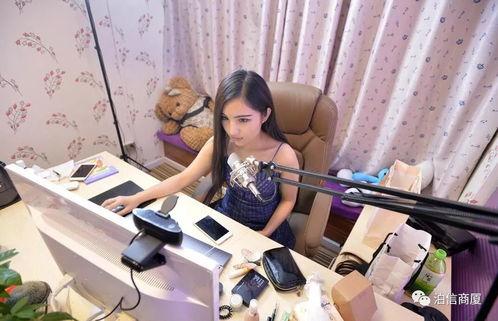 娱乐主播吃瓜直播边写字边讲,娱乐主播边写字边讲，趣味横生演绎直播新玩法